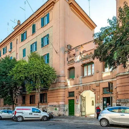 Vatican Caracciolo Apartment